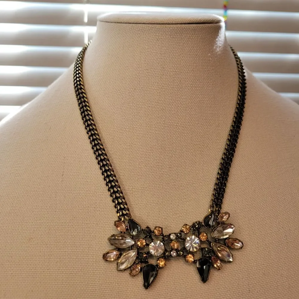 Stunning Sparkly Statement Neclace on Bronze chain.